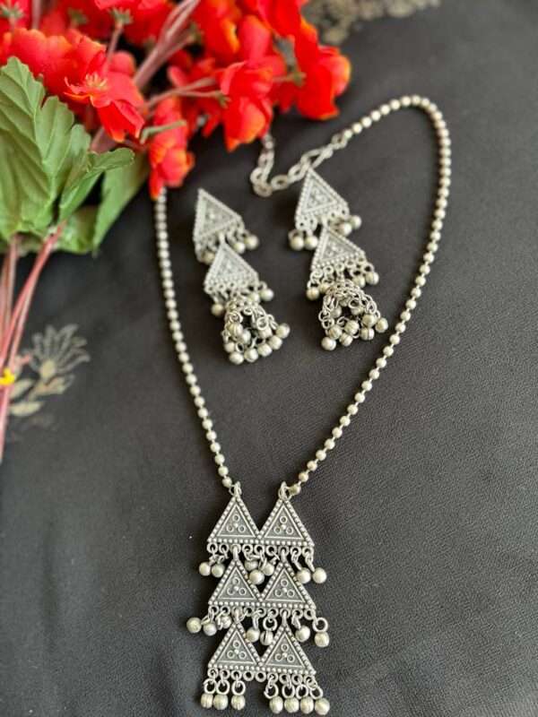 Long Tie Style Pendent Set