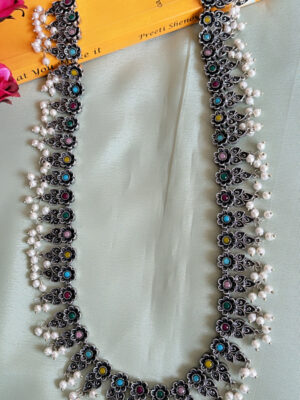 Laura_Long_Necklace_001