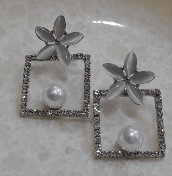 Daisy_Dangle_Earrings