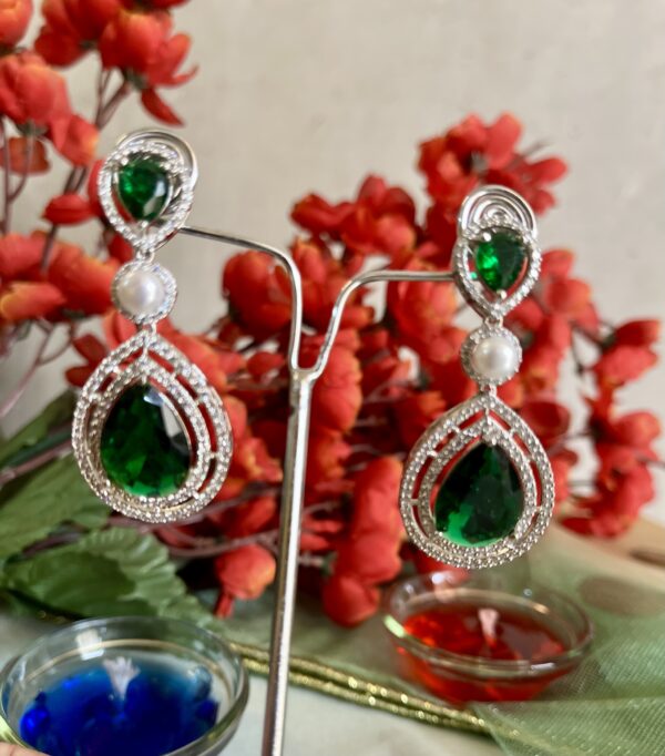 Celosia_American_Diamond_Emerald_Earrings_002