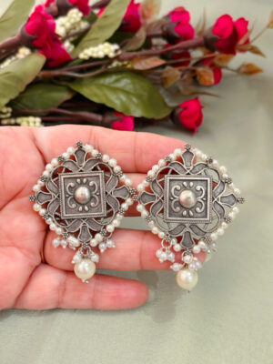 MEHAK_BRASS_STUD_EARRINGS_002