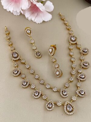URVASHI_LAYERED_NECKLACE