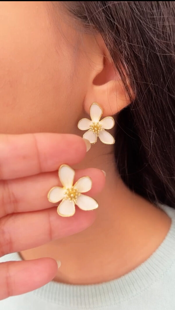 Plumeria Office Wear Studs-003