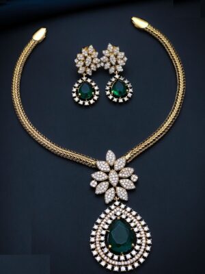 Bhagyashri Pendant Emerald Necklace 001